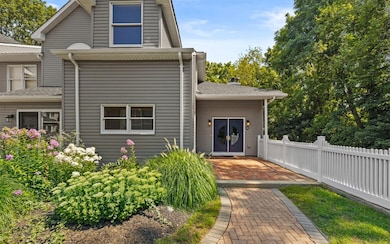 10 Courtyard Cir, Centerport, NY 11721 - photo 2