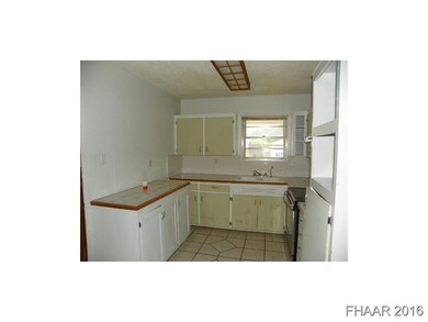 932 Edwards St, Copperas Cove, TX 76522 - photo 3