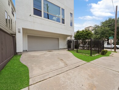 1702 Southmore Blvd, Houston, TX 77004 - photo 5