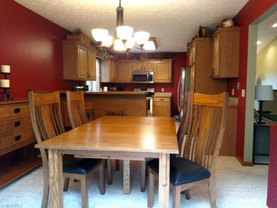 Stunning dining room adjacent to Great room, Kitch