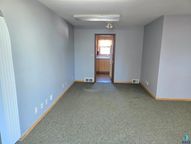 2010 W 33rd St, Sioux Falls, SD 57105 - photo 3