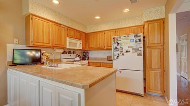 63 Winthrop Rd unit G, Monroe Township, NJ 08831 - photo 4