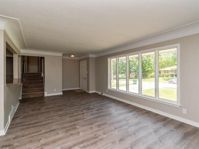 7310 Maple Dr, Urbandale, IA 50322 - photo 2