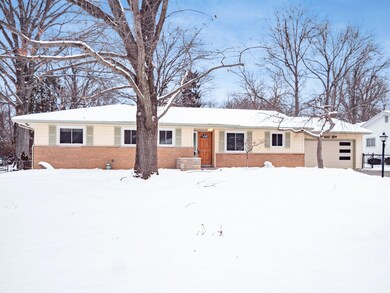 482 E. Schreyer Place!