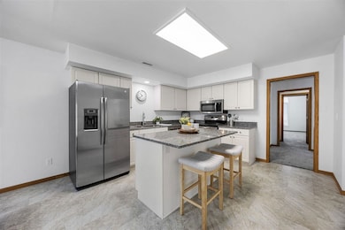 15 Camborne Cir, Iowa City, IA 52245 - photo 4