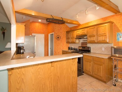 4317 S Narcissus Ave, Broken Arrow, OK 74011 - photo 6