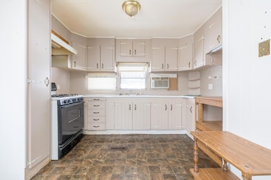 11020 Oak Cir unit 7, Lakeview, OH 43331 - photo 3