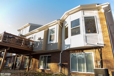 14932 Village Park Cir, Shelby Township, MI 48315 - photo 5