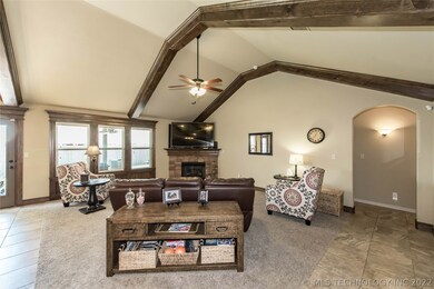 Lots of Windows with easy/tilt to clean and Beauti