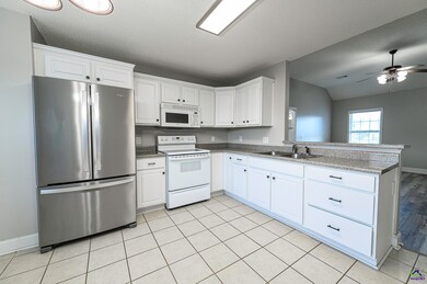 307 Nile Ln, Byron, GA 31008 - photo 4