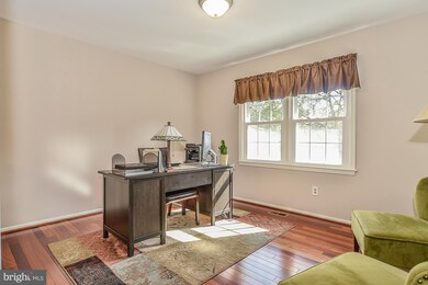 9825 Wolcott Dr, Burke, VA 22015 - photo 7