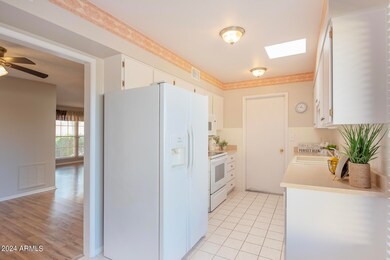 17013 N Pinion Ln, Sun City, AZ 85373 - photo 7