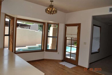 Eat-in kitchen with bay window