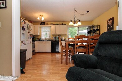Eat-in-Kitchen