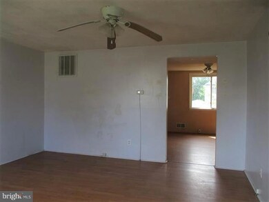 8049 Stratman Rd, Dundalk, MD 21222 - photo 3