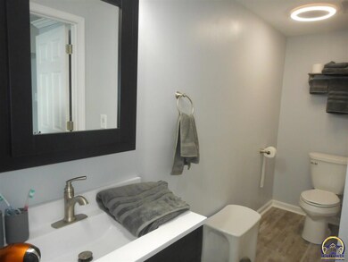 5125 SW 32nd St, Topeka, KS 66614 - photo 6