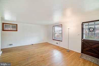 1028 Foxchase Ln, Essex, MD 21221 - photo 3