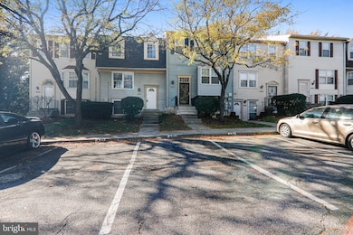 7204 Lost Spring Ct, Lanham, MD 20706 - photo 2