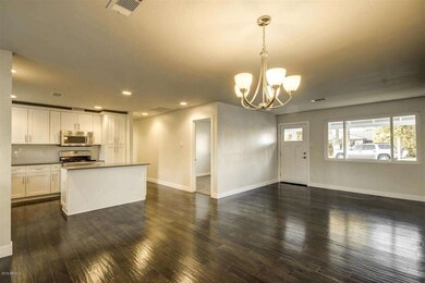 Kitchen_Dining_Entry