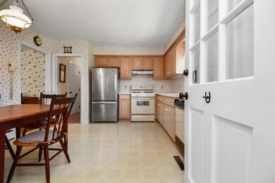 31 Kevin Dr, North Dartmouth, MA 02747 - photo 4