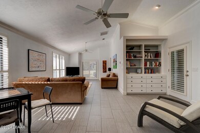 Family-Rm-w/vaulted ceiling