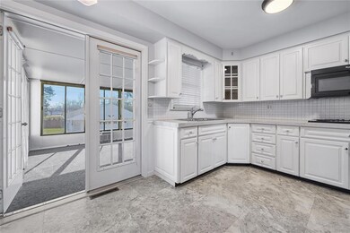 131 Foote St SW, Cedar Rapids, IA 52404 - photo 5