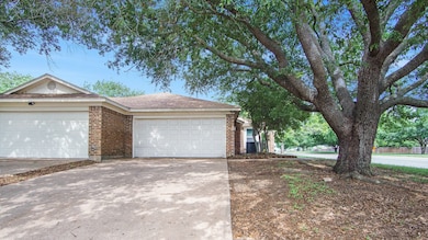 7600 Silveridge Dr, Fort Worth, TX 76133 - photo 2