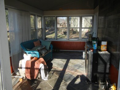 Screen-in porch