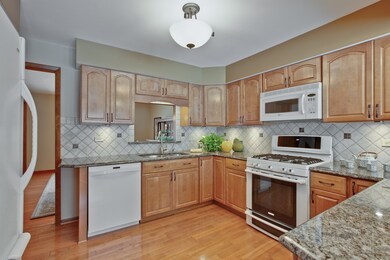 755 Sprucetree Ln, Algonquin, IL 60102 - photo 2