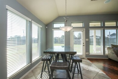 31802 Oak Thicket Ct, Conroe, TX 77385 - photo 4