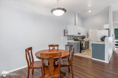 13-Dining Room_SLS_-1402