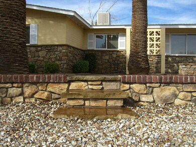 3 Beautiful Rock Detail in Front