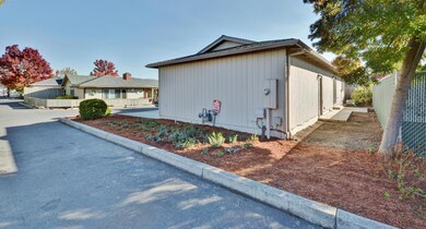 2370 Corona Ave, Medford, OR 97504 - photo 4