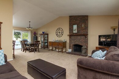 1444 W 47th St, Davenport, IA 52806 - photo 4