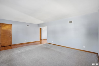 2429 E Central Park Ave, Davenport, IA 52803 - photo 4