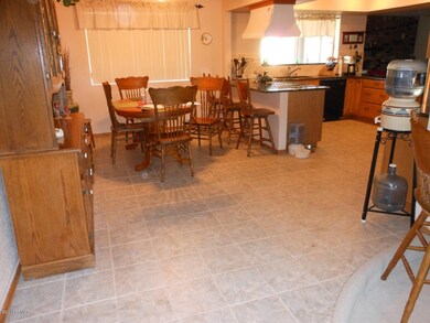 Dining/Kitchen