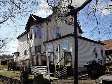 Exterior Front. SIDEVIEW OF THIS VERY LARGE DUPLEX