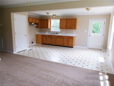 638 Neal Rd, Reidsville, NC 27320 - photo 3