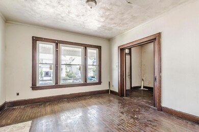 829 Gilbert St 08