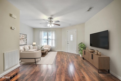 Lakeview.Livingroom_final