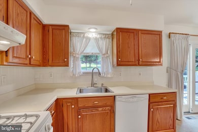 140 Hershey Cir, Stewartstown, PA 17363 - photo 7