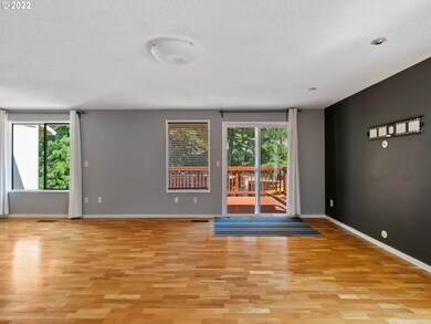Living Room/Entrance