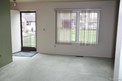 40849 Newport Dr unit 215, Plymouth, MI 48170 - photo 4