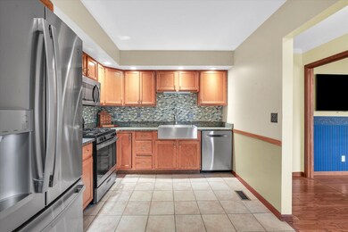 unlisted-address, Champaign, IL 61822 - photo 3