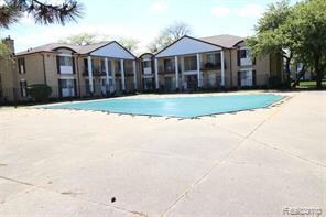 29257 Hayes Rd unit J6, Warren, MI 48088 - photo 2