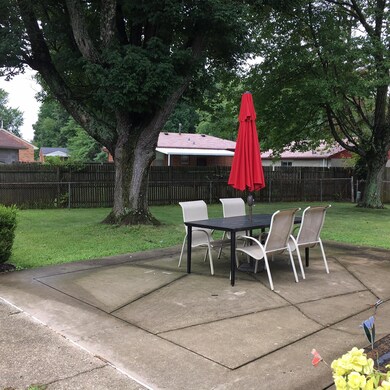 6501 Larch Ct, Louisville, KY 40229 - photo 4