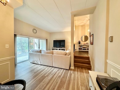 122 Roberts Ln unit 100, Alexandria, VA 22314 - photo 5