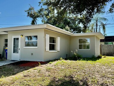 1475 NE Waveland Ave unit B, Jensen Beach, FL 34957 - photo 6