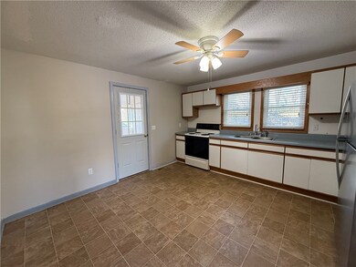 310 S Pine St, Walhalla, SC 29691 - photo 6