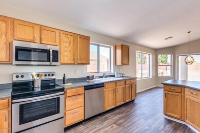 106. Kitchen w NEW SS APPLIANCES